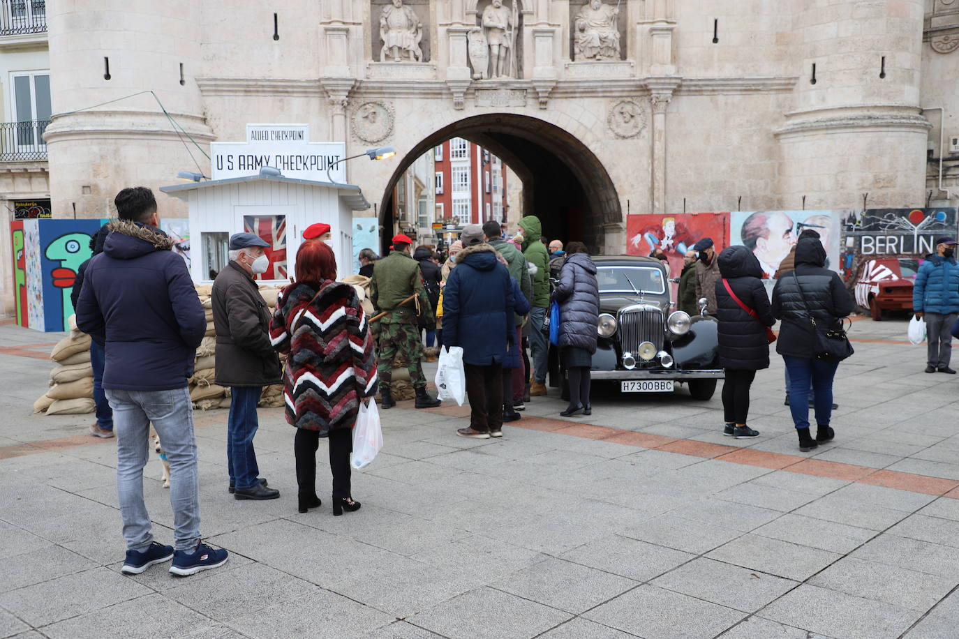 Fotos: Burgos recrea los pasos fronterizos del Berlín dividido