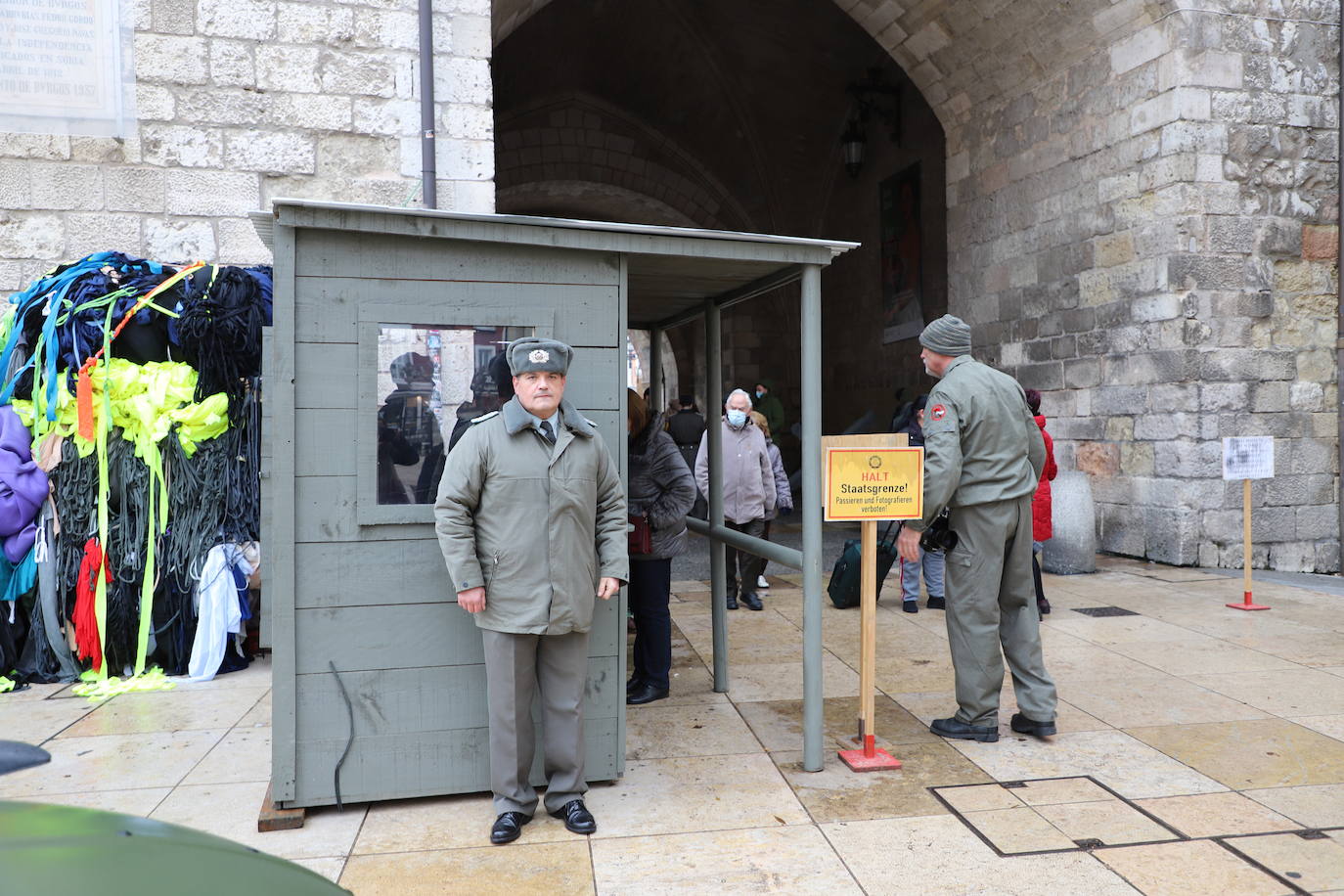 Fotos: Burgos recrea los pasos fronterizos del Berlín dividido