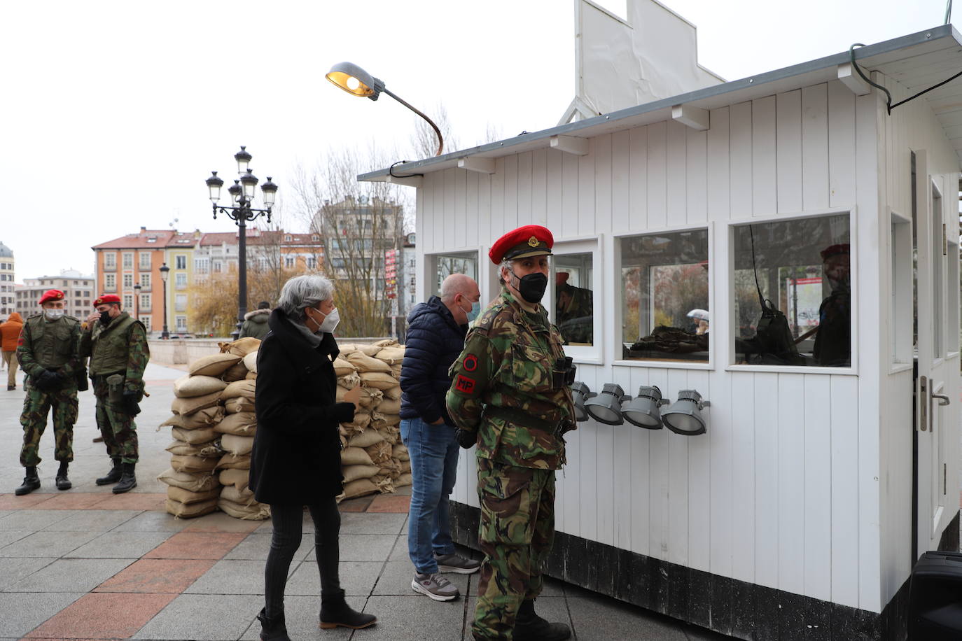 Fotos: Burgos recrea los pasos fronterizos del Berlín dividido