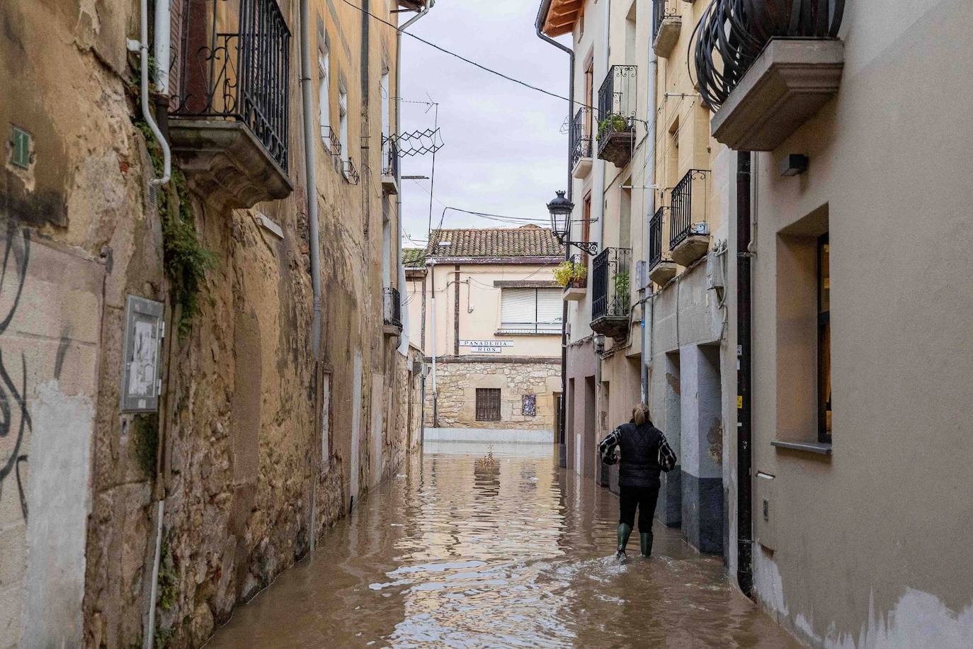 Fotos: El agua se retira de Las Merindades y Miranda