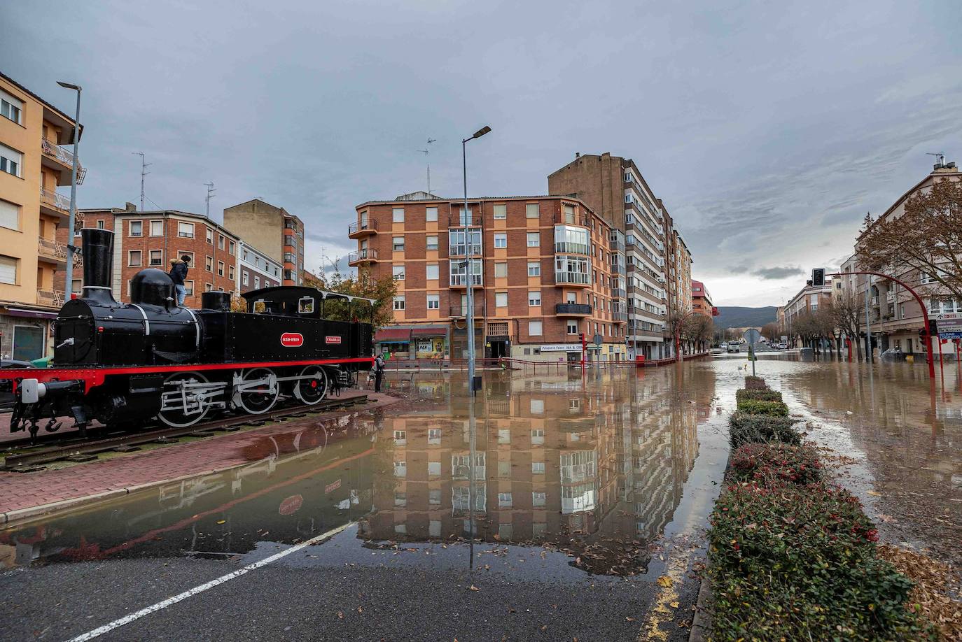 Fotos: El agua se retira de Las Merindades y Miranda