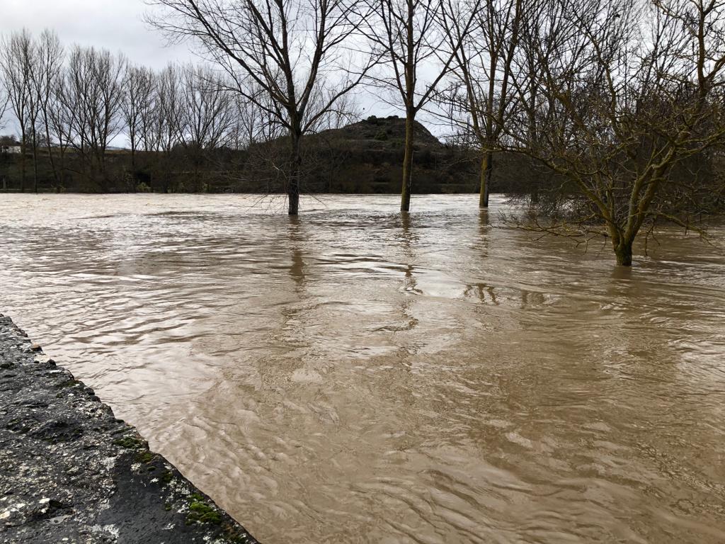 Fotos: El agua se retira de Las Merindades y Miranda