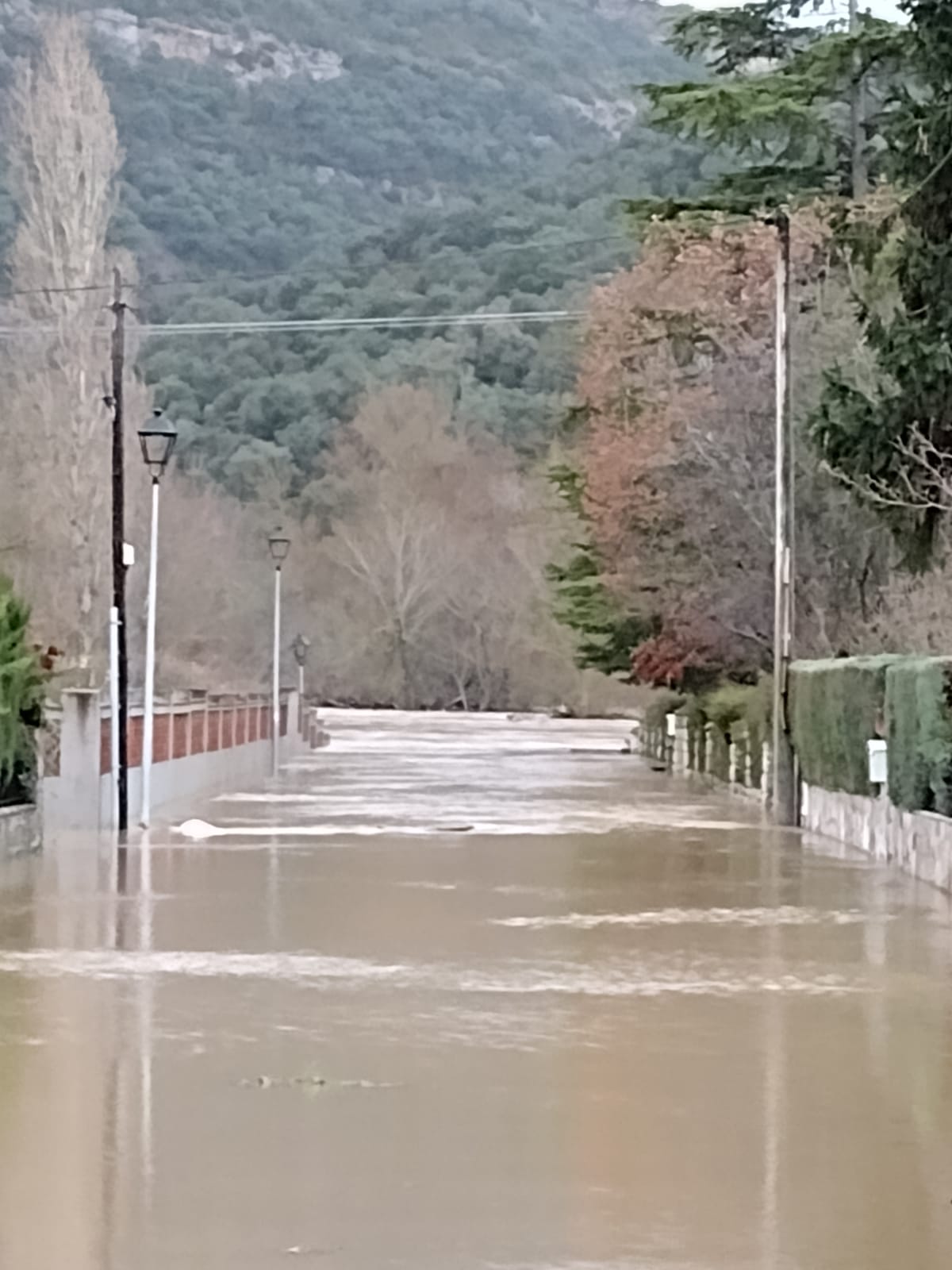 Fotos: El agua se retira de Las Merindades y Miranda