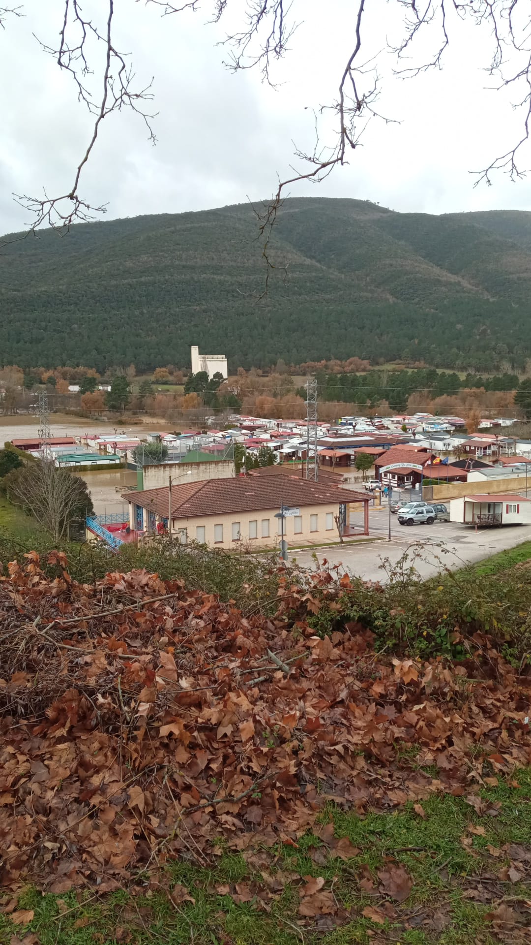 Fotos: El agua se retira de Las Merindades y Miranda