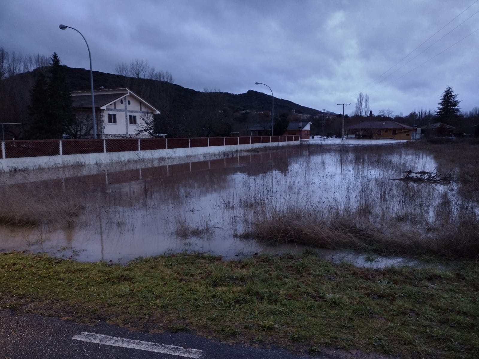 Fotos: El agua se retira de Las Merindades y Miranda