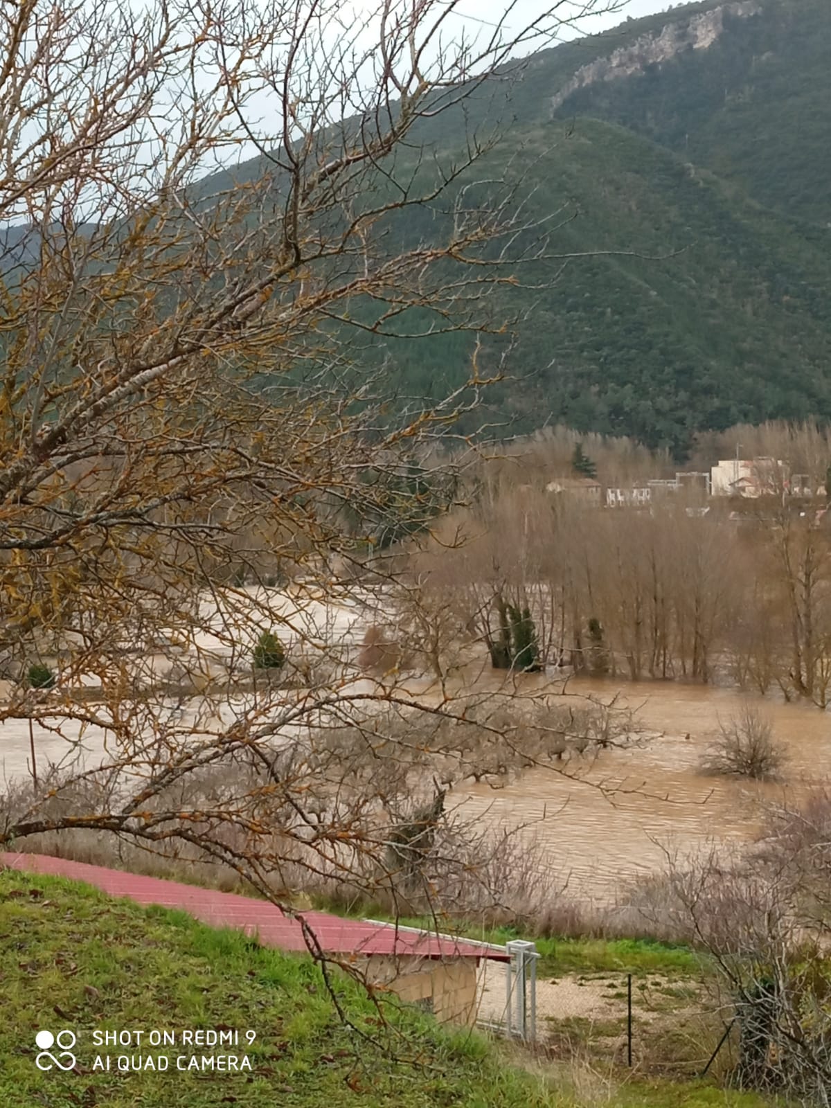 Fotos: El agua se retira de Las Merindades y Miranda