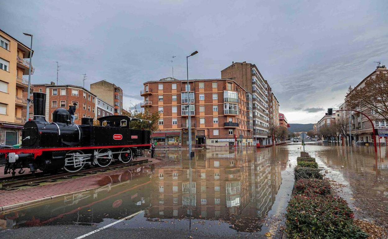 Miranda irá reabriendo calles este sábado a medida que se retire el agua.