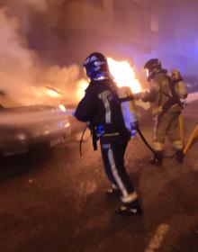 Imagen secundaria 2 - Sucesos en Burgos: Sofocado el incendio de cinco coches en Burgos