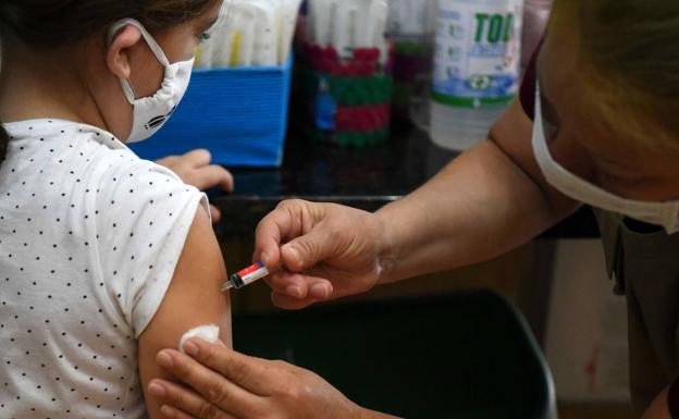 La vacunación de niños en Burgos arranca por grupos de riesgo y seguirá con convocatorias por edades