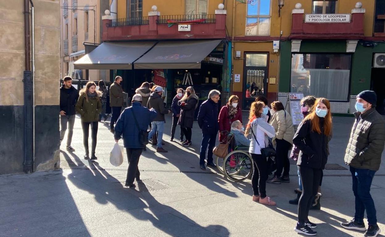 colas en el bar Café Central para adquirir entradas del Sonorama 2022 a 60 euros.