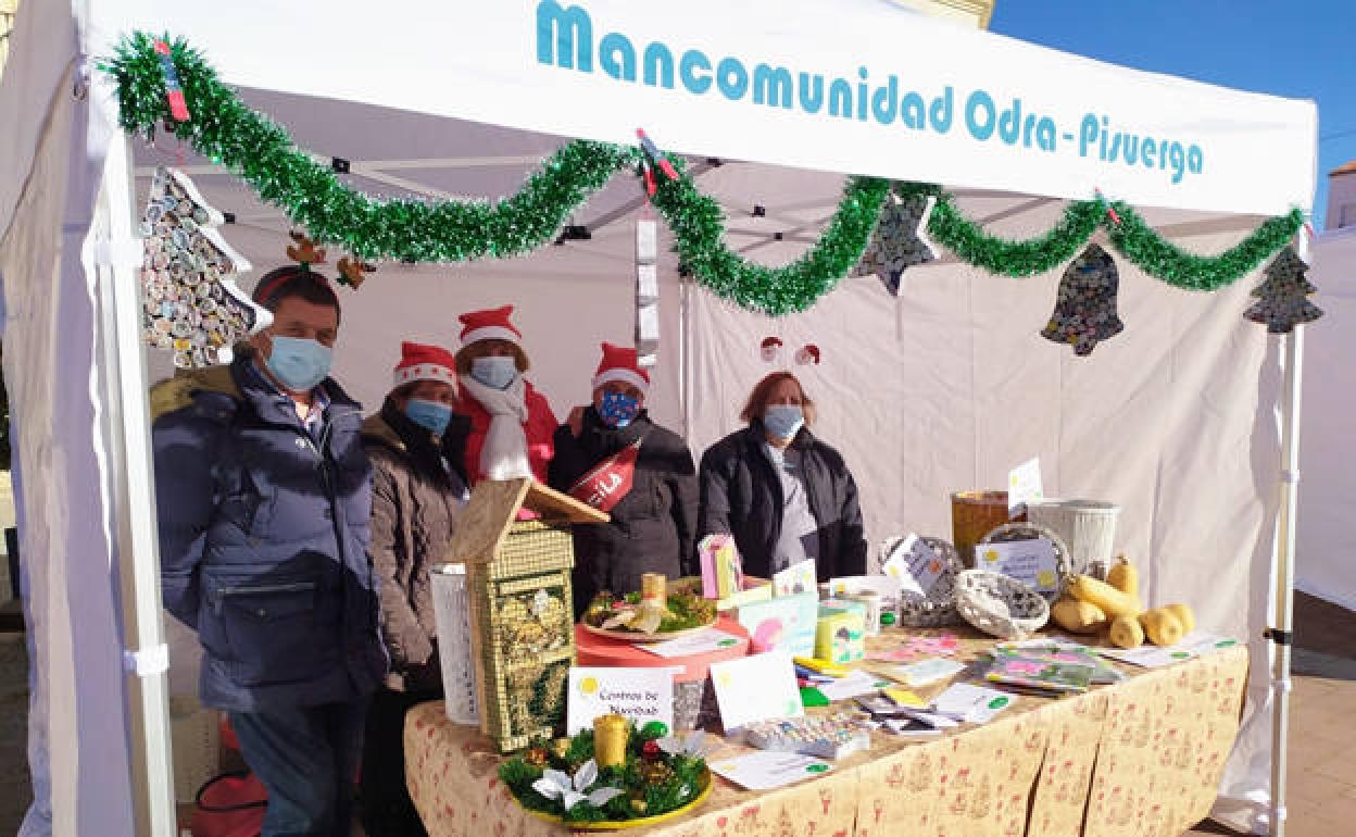 Puesto de la Fundación Conde Fernán Armentález en el mercado navideño. 