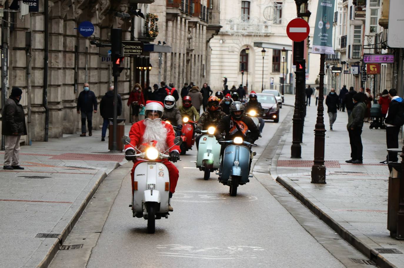 Fotos: Papá Noel recorre Burgos a dos ruedas