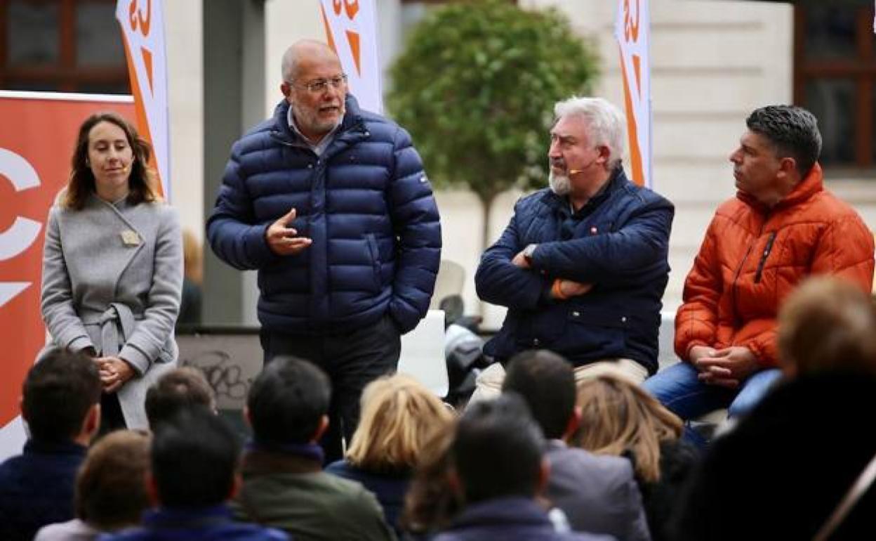 Igea, en campaña electoral en Burgos junto a Marañón (izq), Delgado (centro) y Nacarino-Brabo (drch). 