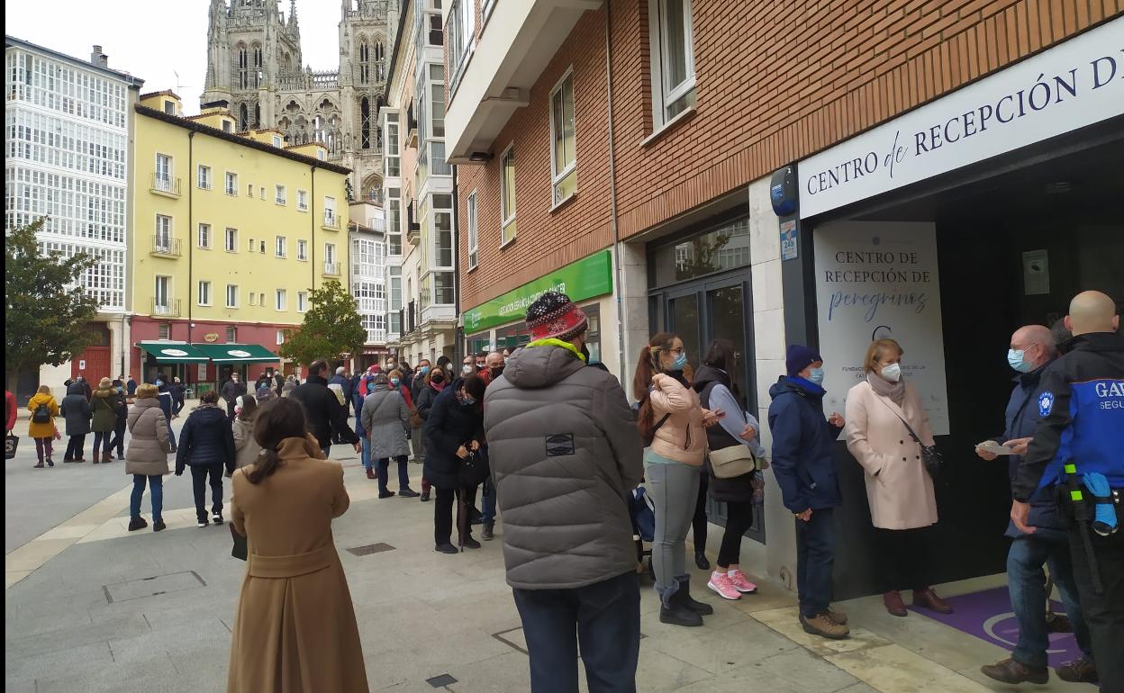 Las invitaciones se entregan en el Centro de Recepción de Peregrinos.