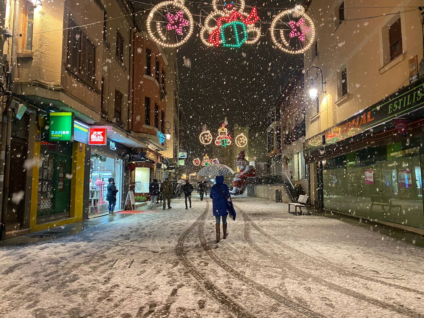 Fotos: La nieve y los Reyes Magos visitan Aranda