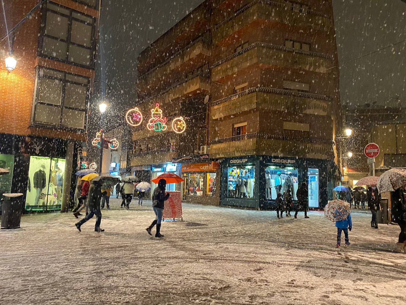 Fotos: La nieve y los Reyes Magos visitan Aranda