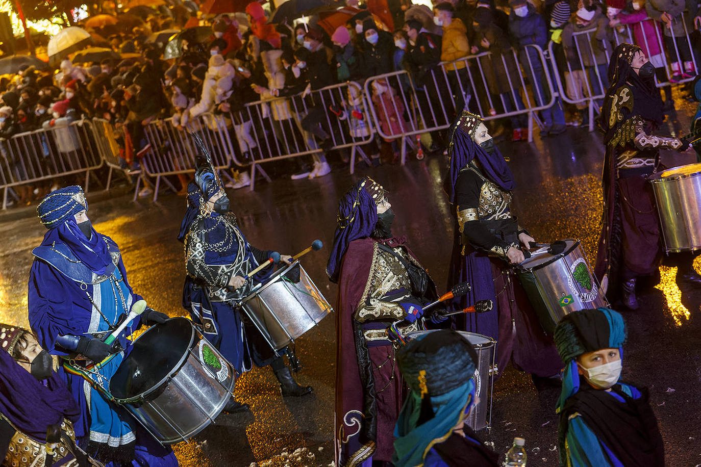 Fotos: Ilusión, frío y mascarillas para recibir a los Reyes Magos