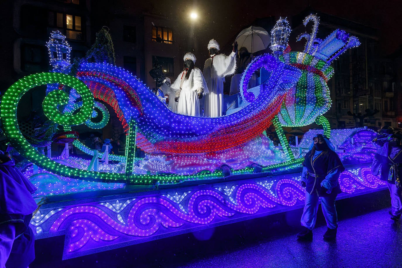 Fotos: Ilusión, frío y mascarillas para recibir a los Reyes Magos