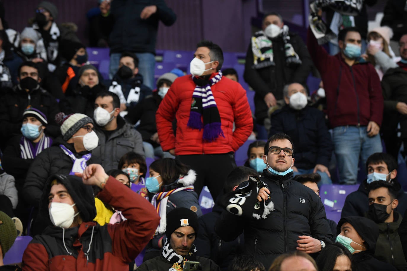 Centenares de aficionados del Burgos CF se hicieron notar en Valladolid.