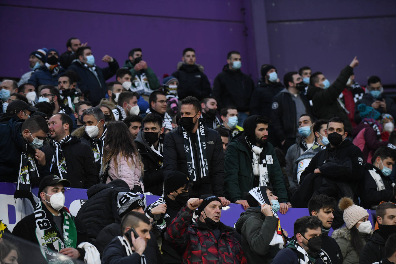 Centenares de aficionados del Burgos CF se hicieron notar en Valladolid.