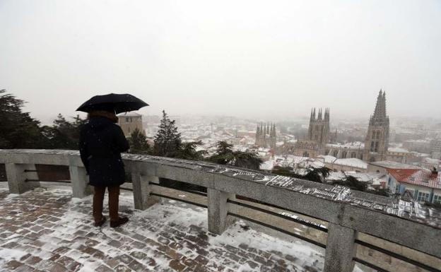 El año de 'Filomena' trajo a Burgos más frío y menos lluvias, pero acabó con calor