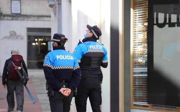 Detenidos dos varones por violencia de género en Burgos, uno de ellos delatado por su hijo