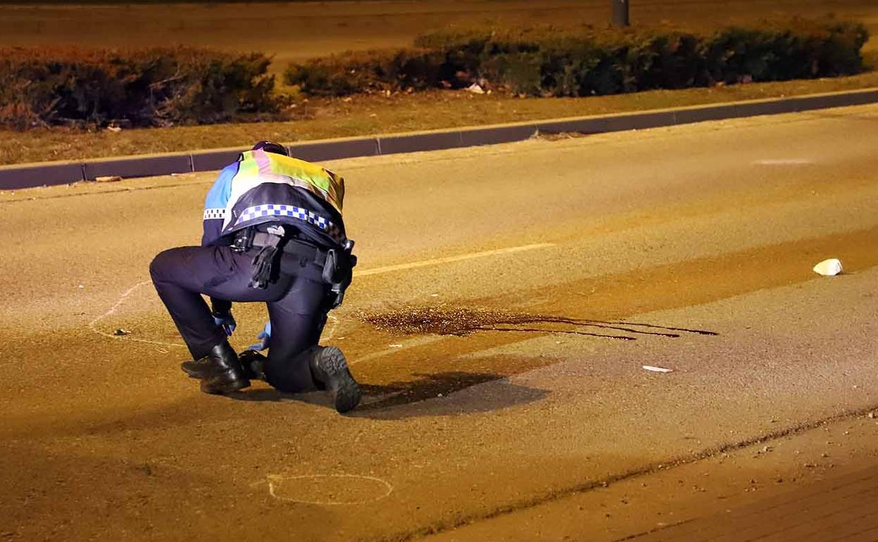 Lugar del atropello y pruebas recabadas por la unidad de Atestados de la Policía Local de Burgos.