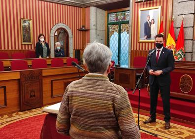 Imagen secundaria 1 - Isabel Arribas toma posesión como concejala de Podemos en Burgos