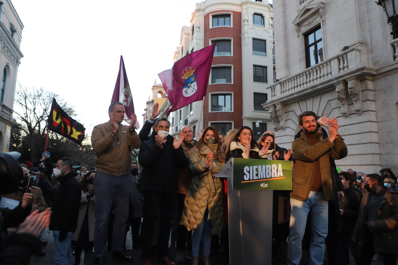 Ortega Smith y Macarena Olona acompañan al candidato a la presidencia de la Junta por Vox en el inicio de campaña.