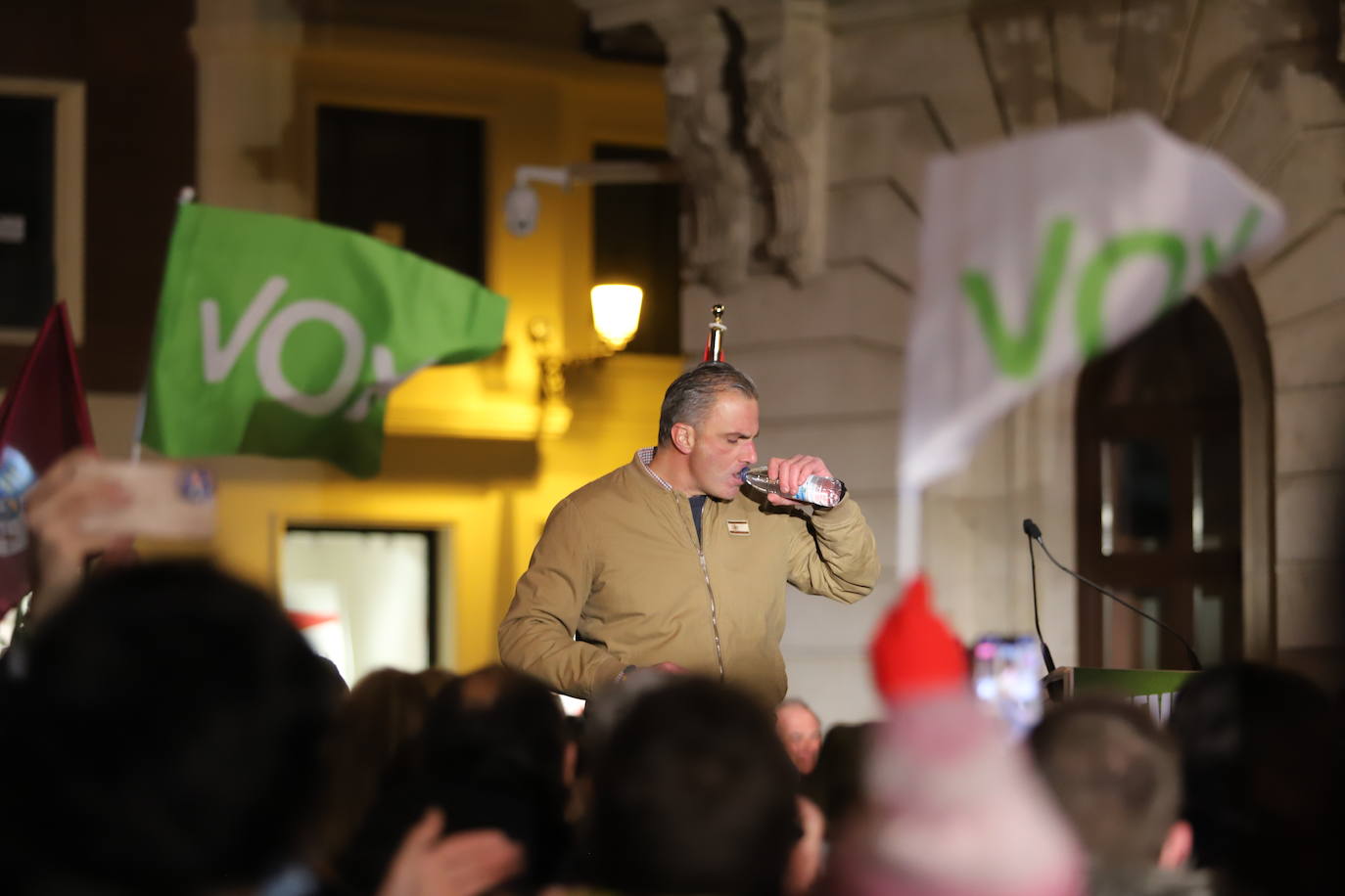 Ortega Smith y Macarena Olona acompañan al candidato a la presidencia de la Junta por Vox en el inicio de campaña.