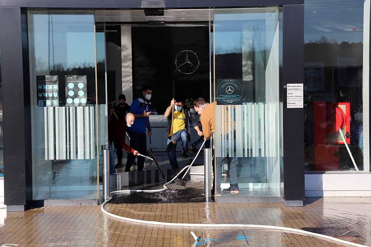 Fotos: Incendio en el concesionario Mercedes Benz-Ureta Motor de Burgos