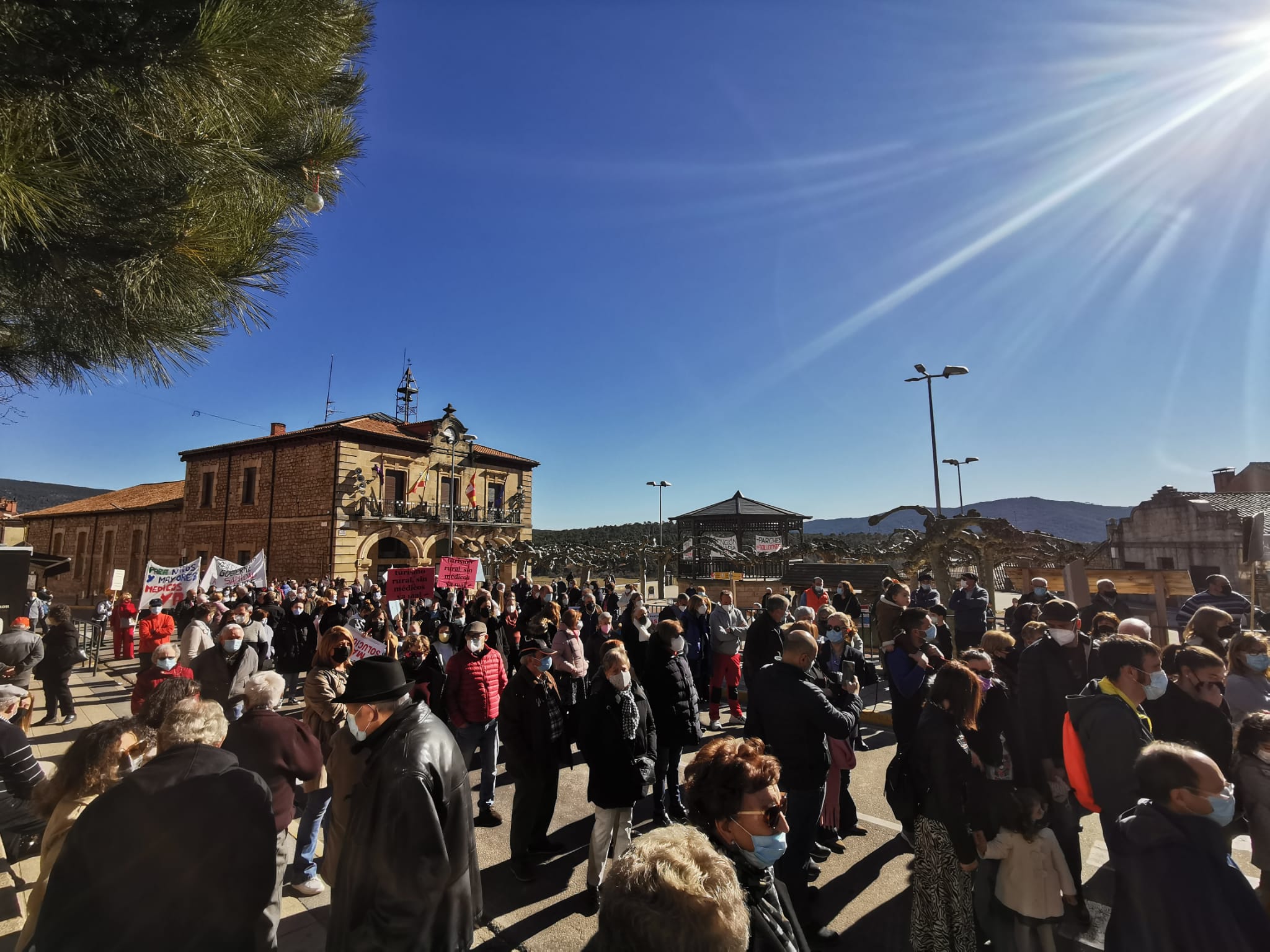 Fotos: Un millar de personas exigen una plantilla completa en el centro de salud de Quintanar