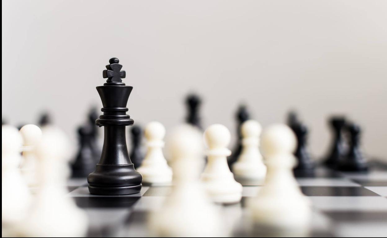 Debate 13-F: Una partida de ajedrez en tres dimensiones