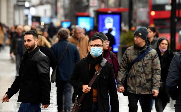 España e Italia, únicos países europeos que mantienen la mascarilla en exteriores