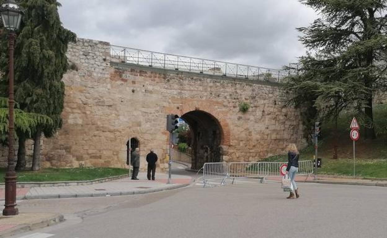 El Arco de San Martín lleva cerrado al tráfico varios meses. 