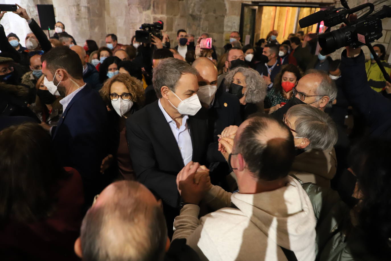 Pedro Sánchez y José Luis Rodríguez Zapatero apoyan a Tudanca en Burgos.