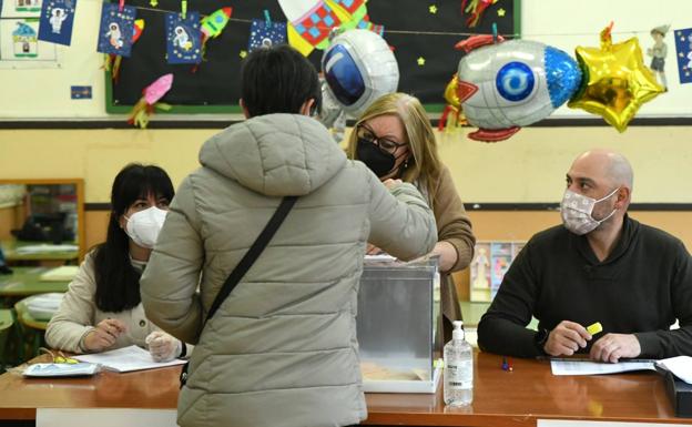 Tres vocales indispuestos y otro que se negaba a ponerse la mascarilla, únicas incidencias en Castilla y León