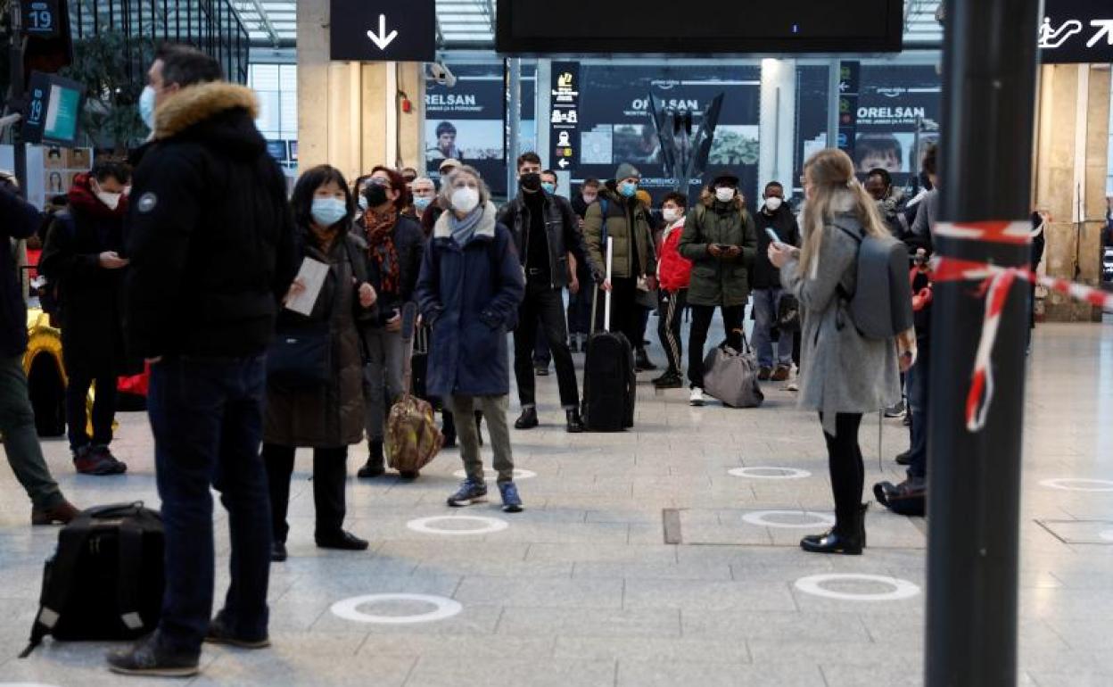 Pasajeros en la estación Gare du Nord.