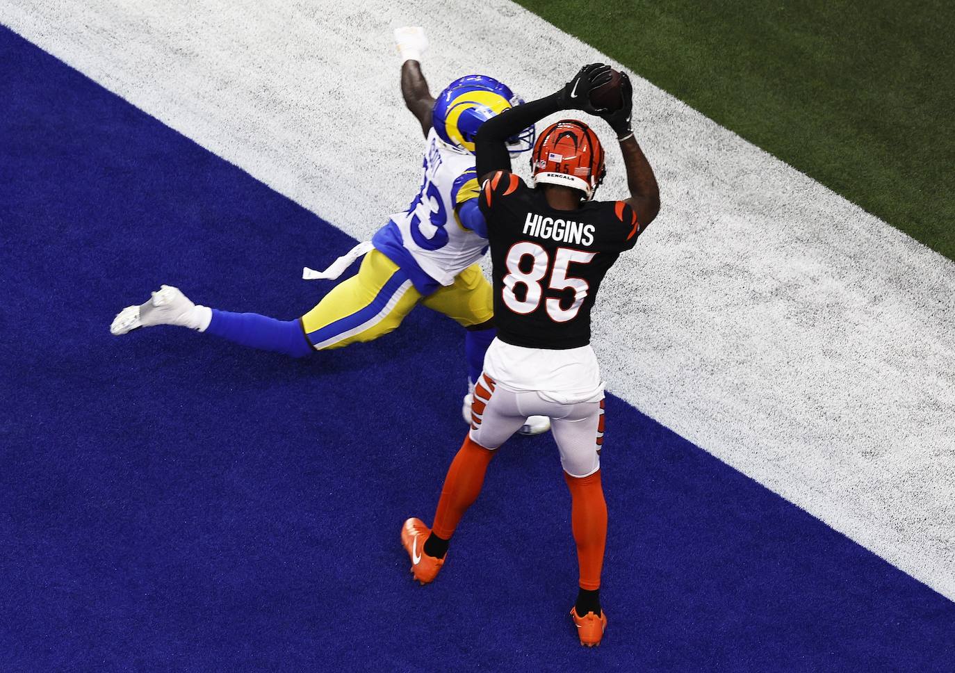 Tee Higgins, wide receiver de los Cincinnati Bengals, fue crucial para mantener a los Tigres con opciones hasta el final con un par de touchdowns. 