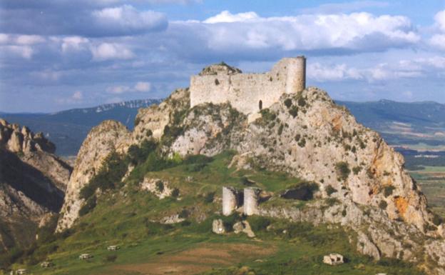 El castillo de Los Rojas domina toda La Bureba. 