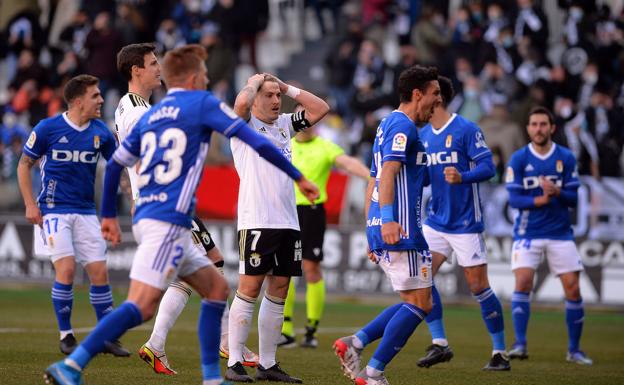 El Real Oviedo roba el sueño del play off al Burgos