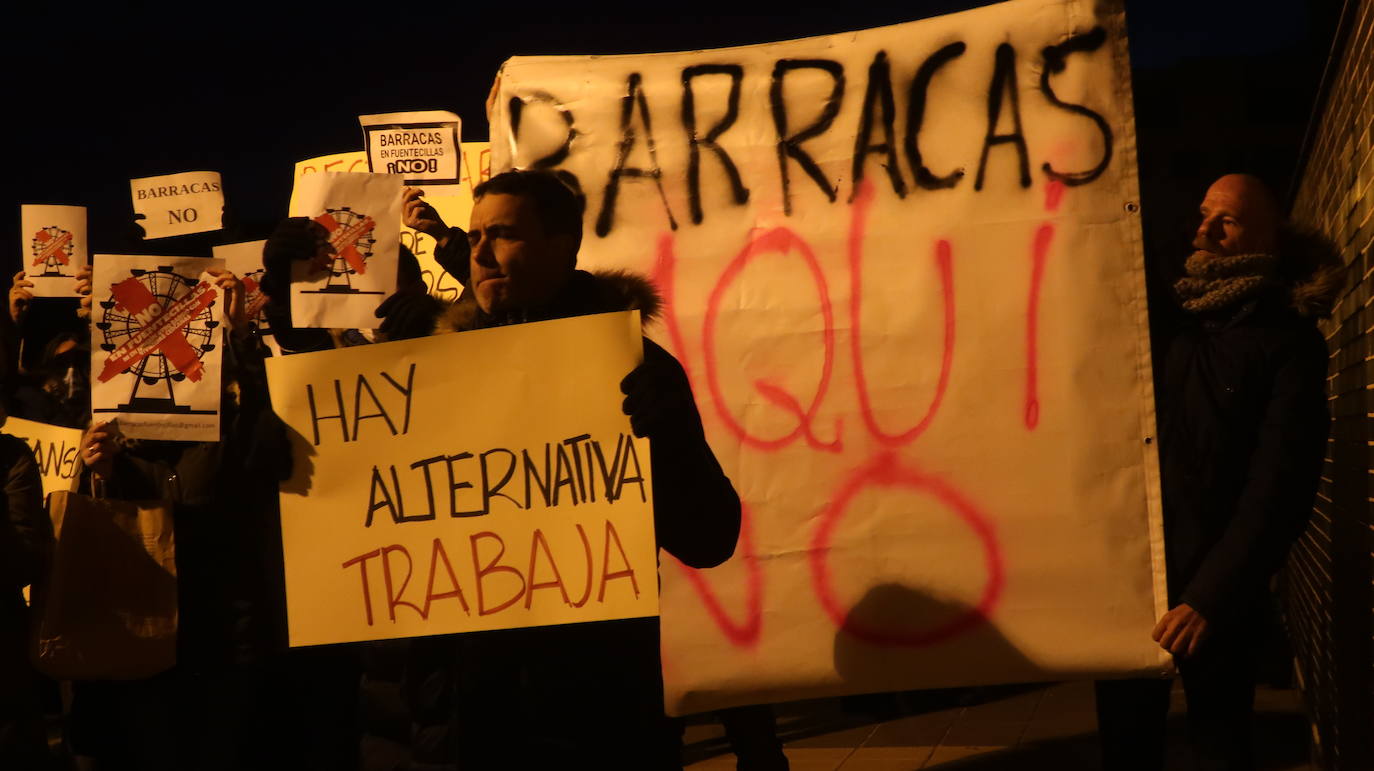 Fotos: Concentración silenciosa en Fuentecillas contra las barracas