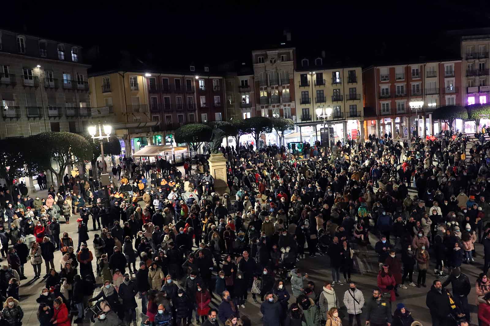 El pregón de Carnaval ha vuelto al balcón del Ayuntamiento.