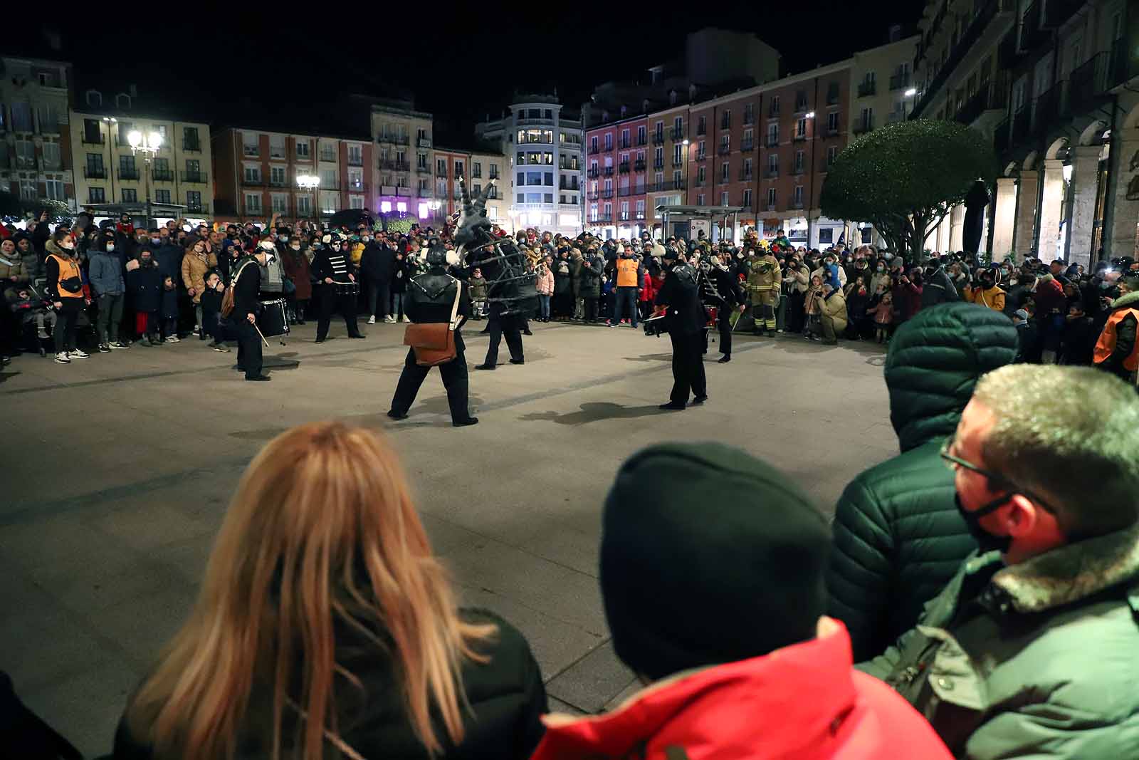 El pregón de Carnaval ha vuelto al balcón del Ayuntamiento.