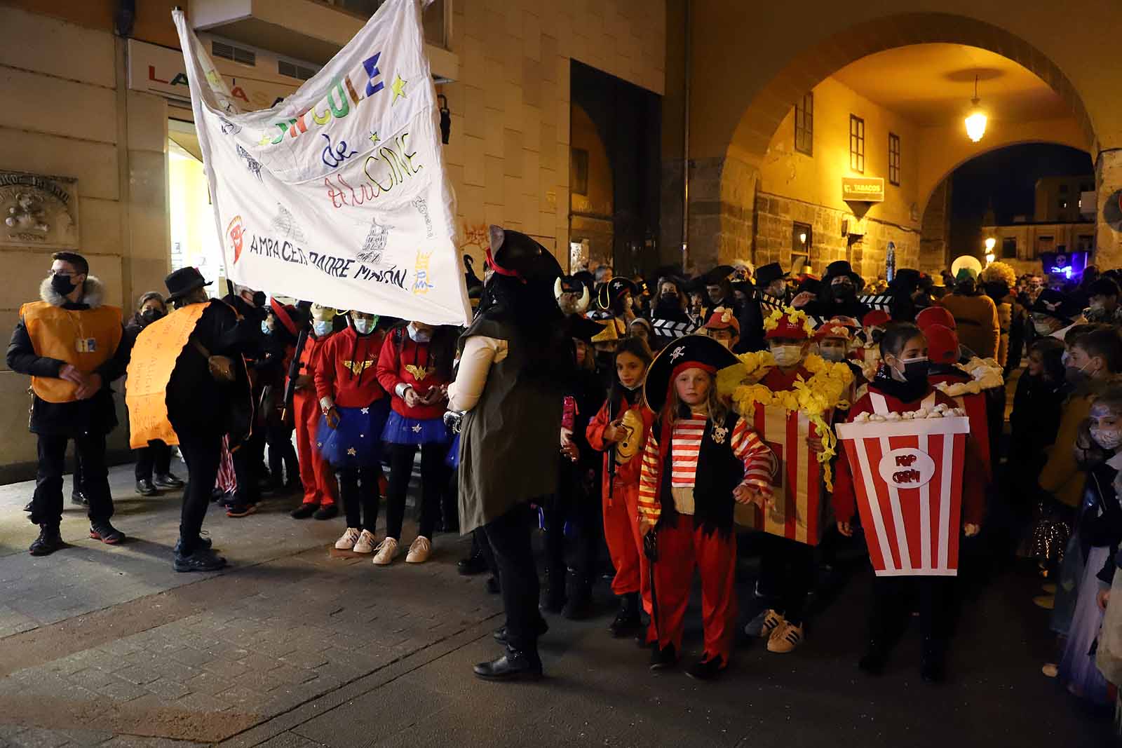 El genio de Aladín viaja en su alfombra