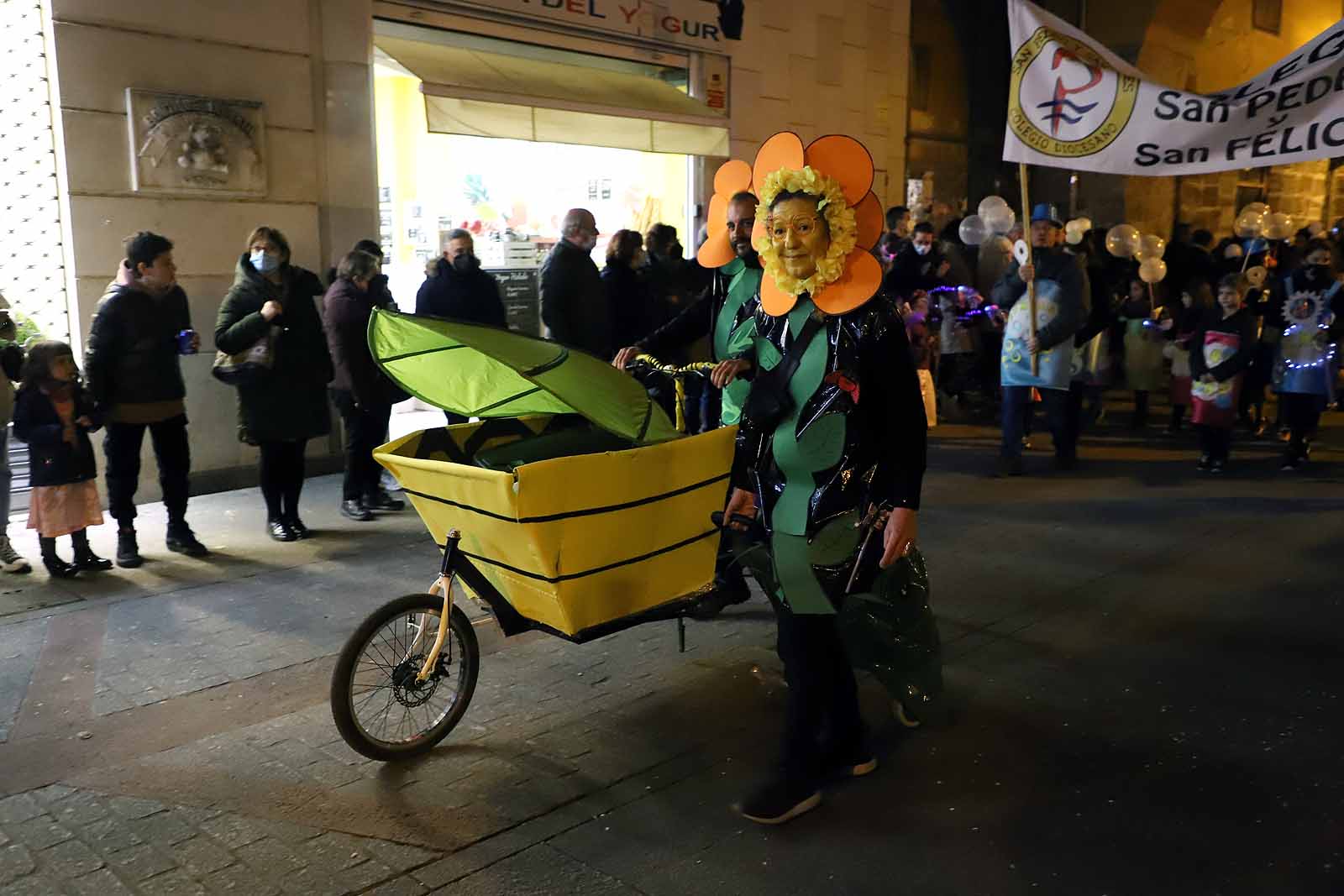 El genio de Aladín viaja en su alfombra