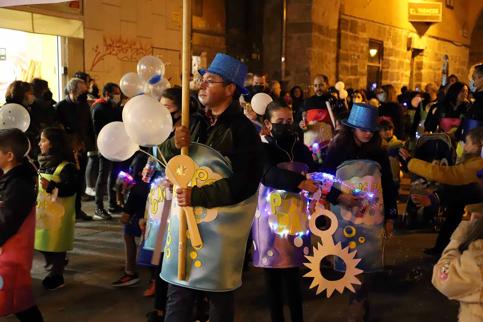 El genio de Aladín viaja en su alfombra