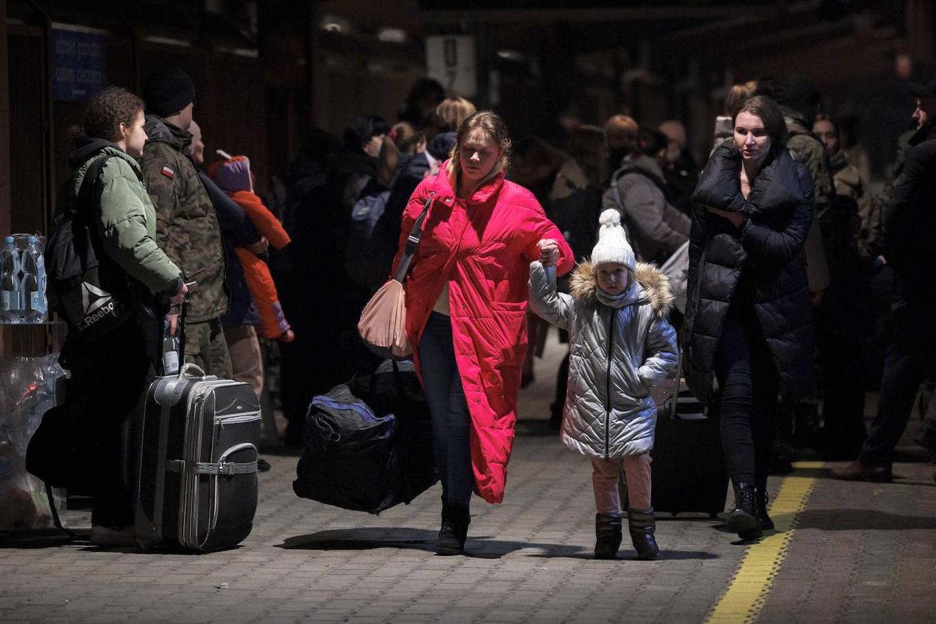 Una estación de tren polaca acoge a miles de refugiados que huyen de Ucrania.