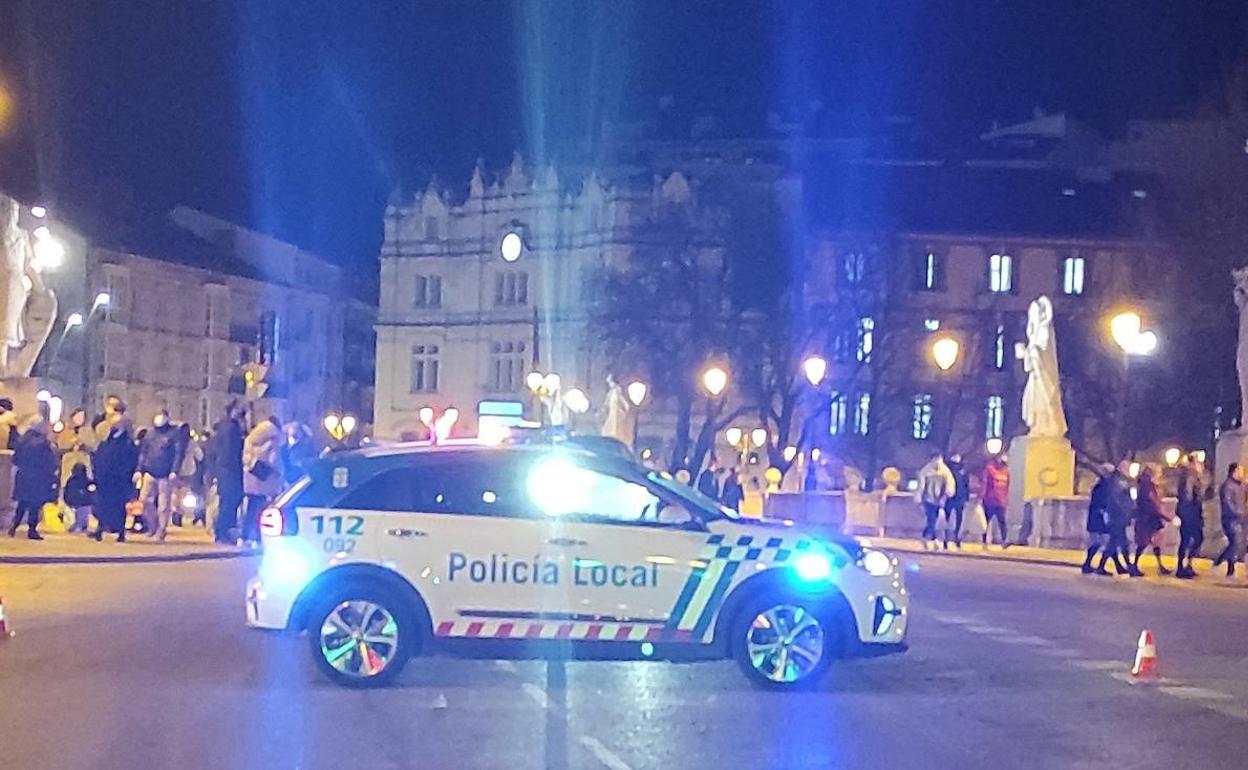 Un coche de Policía Local este fin de semana en Burgos