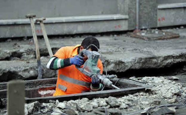 El paro baja en Burgos en febrero, con casi 7.000 parados menos que hace un año 